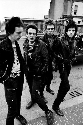 SukursalRock's tweet photo. when he heard the “White Riot” single for the first time: “They are the most important group in the world at the moment. I believe in them completely. All I said about them is crap. As one band associate described it, this deal:... 2/3 👇 #TheClash #RockOn #CBSContract #Punk https://t.co/BAXsCaTfZx