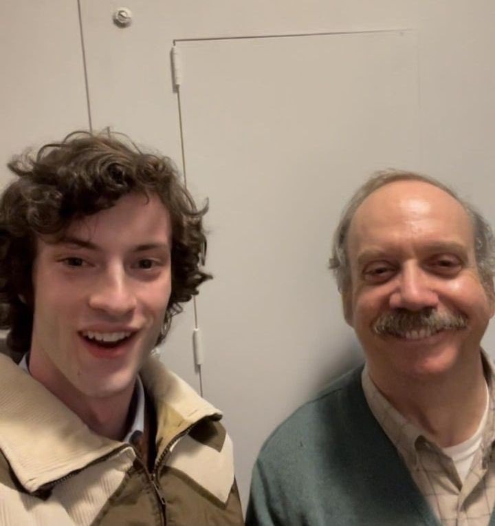 así se siente ir a ver conclave y que la única otra persona en la sala sea alguien de la tercera edad