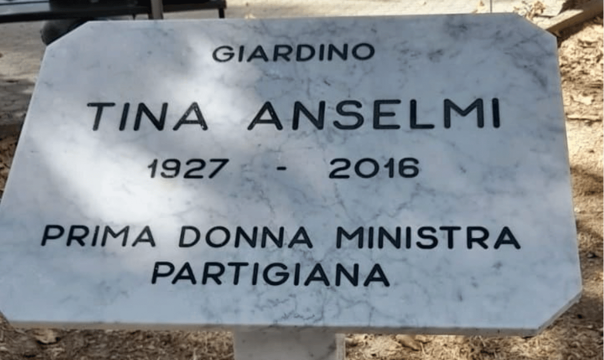 Valeria (@valeria_frezza) on Twitter photo #donnealcentro <a href="/forumalcentro/">#ForumAlCentro</a>
#giornatadellamemoria
La nostra storia ci dovrebbe insegnare che la democrazia è un bene delicato, fragile, deperibile, una pianta che attecchisce solo in certi terreni, precedentemente concimati, attraverso la responsabilità di tutto un popolo #donnealcentro <a href="/forumalcentro/">#ForumAlCentro</a>
#giornatadellamemoria
La nostra storia ci dovrebbe insegnare che la democrazia è un bene delicato, fragile, deperibile, una pianta che attecchisce solo in certi terreni, precedentemente concimati, attraverso la responsabilità di tutto un popolo