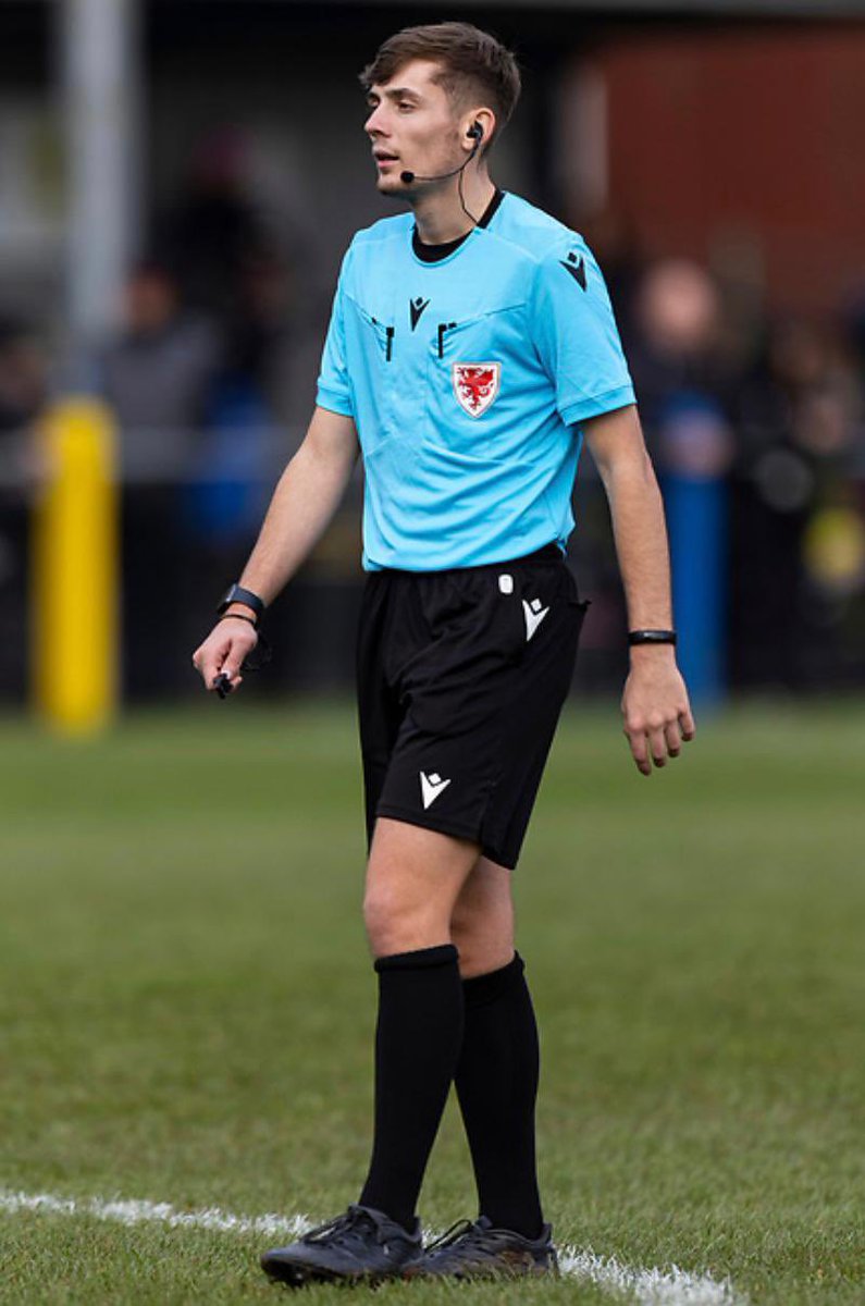 REFEREE PROMOTION! 🌟

Congratulations to Alex Jacklin on his mid season promotion to level 3A

Well done Alex!

📸 FAW Photography