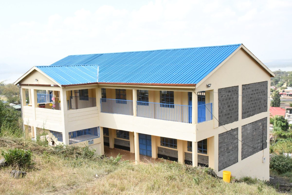 HonWangari's tweet photo. Leo mashinani 
@NGCDF_Kenya projects hand over 

1. Kariandusi primary school- 2 new classrooms and desks, Boys ablution block [ in addition to others for girls and boys previously done ]

2. Kariandusi Secondary- 2 new classrooms convertible to a Hall and 60 lockers atop of a laboratory we previously opened.  We have also previously done 5 other classrooms and lockers.