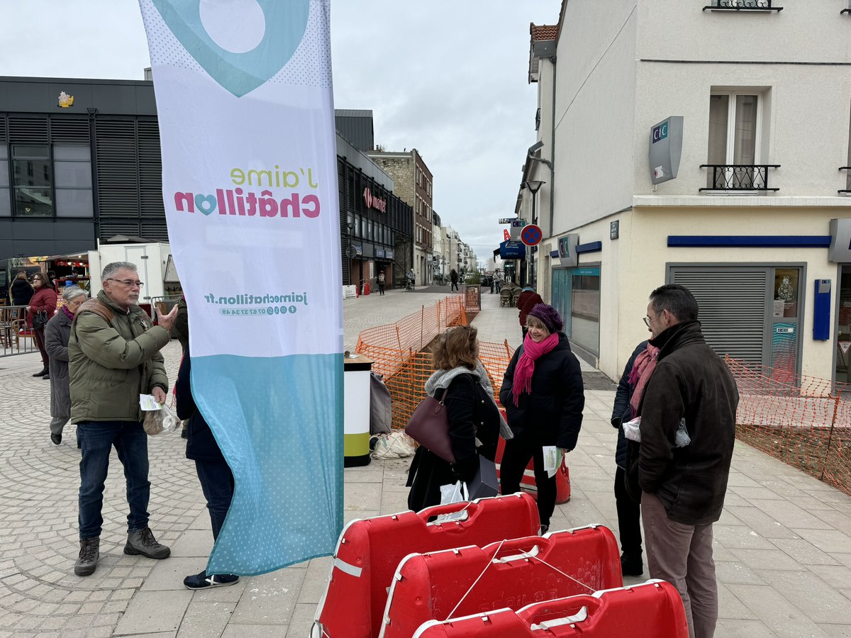 JaimeChatillon's tweet photo. Un nouveau dimanche aux côtés des Châtillonnais. #Châtillon #Jaimechatillon https://t.co/cesy9Q75MH
