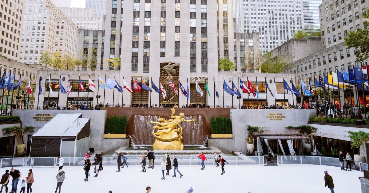 GroupsToday's tweet image. Ice skating on The Rink at Rockefeller Center is one of New York’s quintessential winter activities. It’s a tradition that has never failed to delight, and you’re invited to join. Group rates are available now! buff.ly/4gb4ttR Photo courtesy of Rockefeller Center.