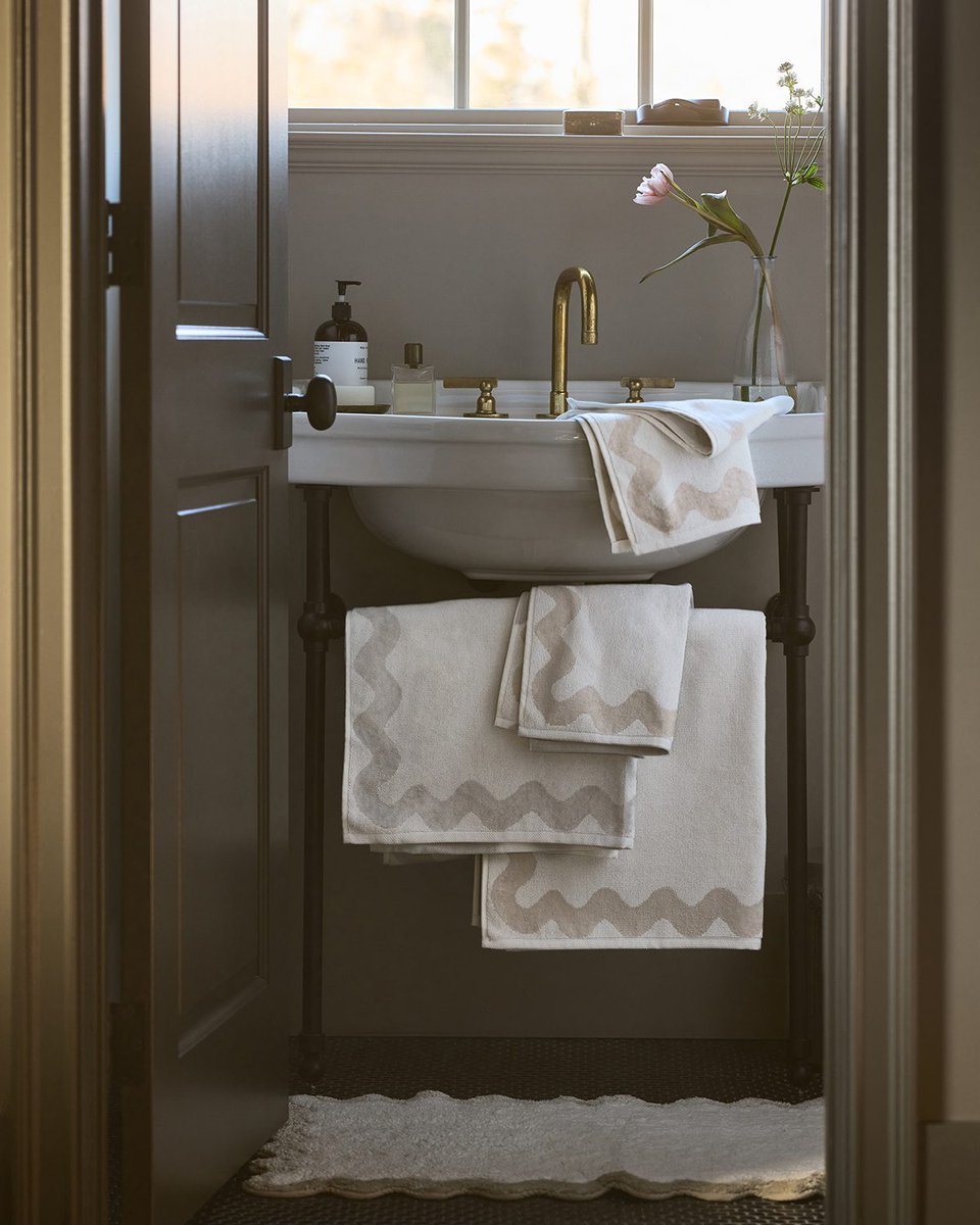 Rendered in plush, incredibly soft cotton, the Maeve Scalloped Towel Collection brings a wink of charm to your home spa with its calming hues and playful borders. Refresh your bathroom with these Anthro-exclusive finds, here: anthropologie.visitlink.me/0sOAXw