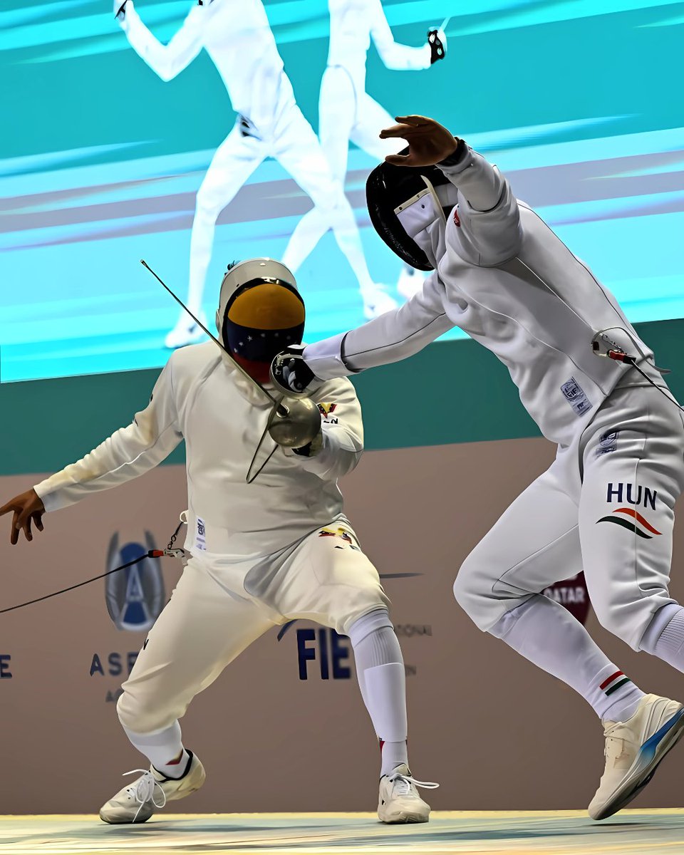 ¡RUBÉN LIMARDO LO HIZO DE NUEVO! 🥉🇻🇪

El venezolano sigue brillando en la élite de la esgrima mundial. En el Grand Prix de Espada en Doha, Qatar, Rubén Limardo conquistó la medalla de bronce tras enfrentarse al talentoso Gergely Siklosi de Hungría. Un logro que demuestra su