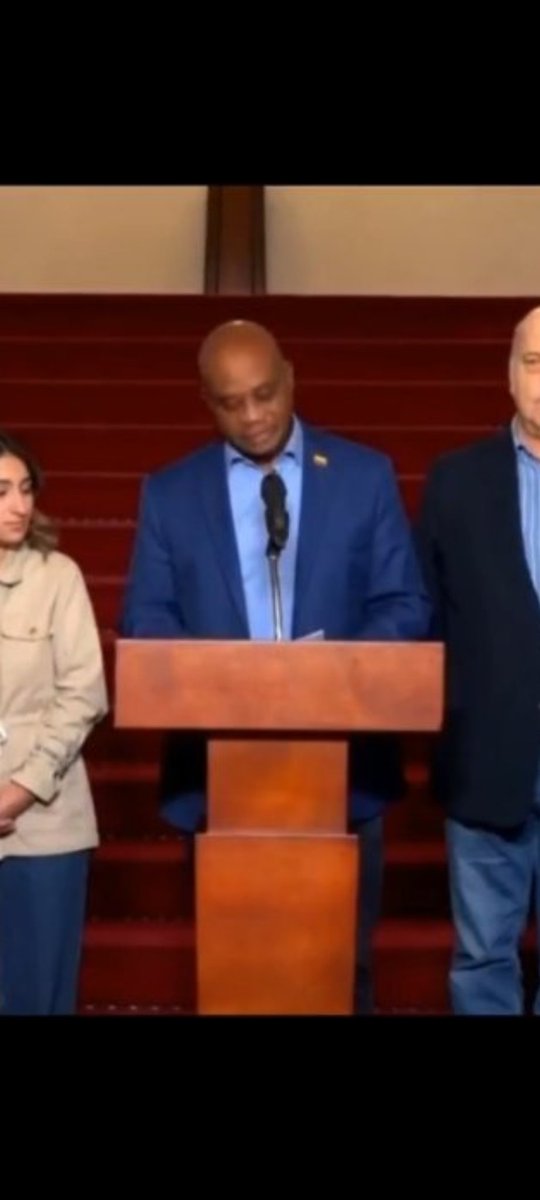 fmontejo's tweet image. Punto adicional para el actual canciller  Luis Gilberto Murillo por su intervención para contener ese relajo que se armó por la irresponsable comunicación de Petro. Qué bueno que aún está ahí pendiente  #murillo #canciller