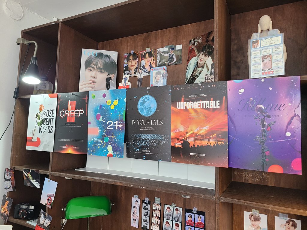 d_h_kiyomi's tweet photo. 휘프라면 사랑하지않을수없는공간이었어요
대휘 솔로곡들로 너무멋있는포스터들을 볼수있어행복햇습니다👍🏻,,
쉬폰포스터 훔쳐올뻔햇네~

이대휘 생일축하한데이❤️

#HAPHWI_BIRTHDAY
#햅휘_버스데이 https://t.co/bbRfxdQX9o