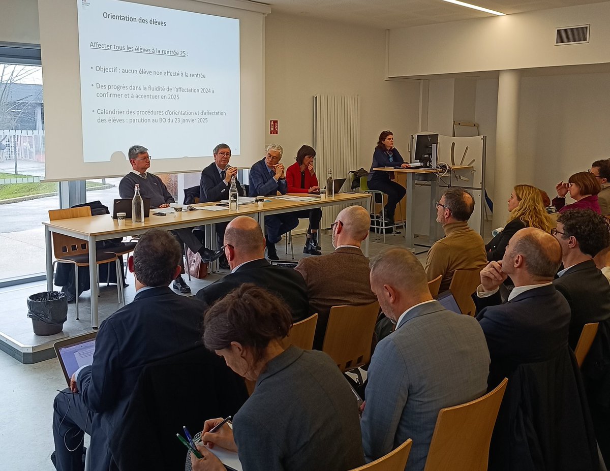 Académie de Lyon (@academielyon) on Twitter photo #Rentrée2025 🔷 La préparation de la prochaine rentrée scolaire a déjà débuté.
Le recteur <a href="/DugripOlivier/">Olivier Dugrip</a> présentait cet après-midi les mesures et moyens de la rentrée 2025 aux personnels de direction du département de l'Ain. #Rentrée2025 🔷 La préparation de la prochaine rentrée scolaire a déjà débuté.
Le recteur <a href="/DugripOlivier/">Olivier Dugrip</a> présentait cet après-midi les mesures et moyens de la rentrée 2025 aux personnels de direction du département de l'Ain.