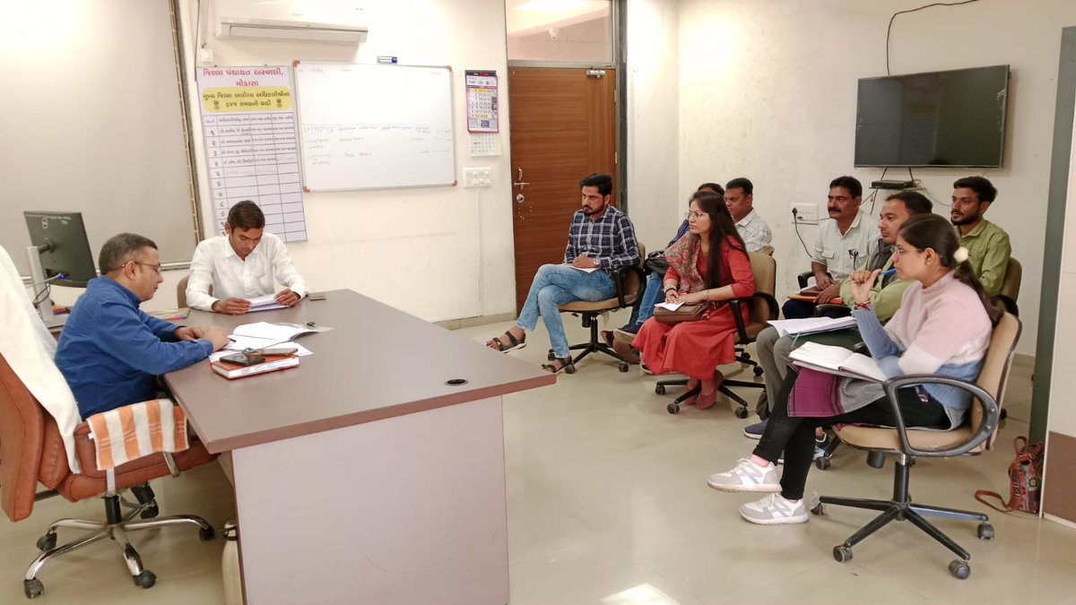 IecArvalli's tweet photo. આજરોજ માન.જીલ્લા રજિસ્ટ્રારશ્રી (જન્મ-મરણ અને લગ્ન નોંધણી) અને મુખ્ય જીલ્લા આરોગ્ય અધિકારી સાહેબશ્રીના અધ્યક્ષસ્થાને જન્મ મરણ પ્રોગ્રામ અંતર્ગત તાલુકા આંકડા મદદનીશ તથા નગરપાલિકાના સબ-રજિસ્ટ્રારશ્રી બેઠક યોજવામાં આવી.
#BorthDeath 
#mitting 

@CollectorArv 
@DdoArvalli https://t.co/K7ujpdRN2g