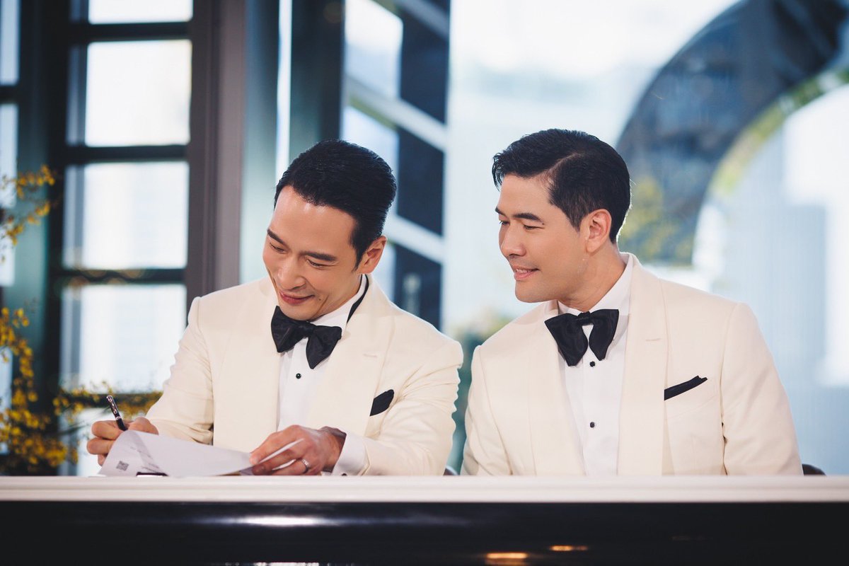 Woodytalk's tweet image. 11 ปี จากงานแต่งแบบเล็กๆและลับๆ สู่วันนี้ที่จดปากกาลงทะเบียนสมรสอย่างถูกกฎหมาย

When love guides the way, beautiful things happen.
And when love wins, everybody wins.
Sending love to you all.

#WandOLandOfLove
#WoodyAndOte
#WandO
#WoodyTalk
#OteChab
#SameSexMarriageBill