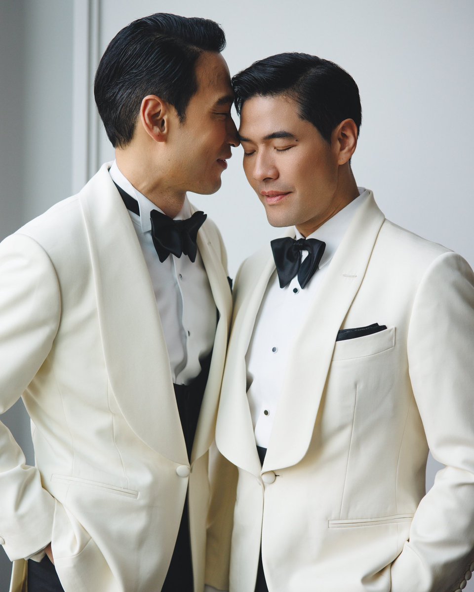 Woodytalk's tweet image. 11 ปี จากงานแต่งแบบเล็กๆและลับๆ สู่วันนี้ที่จดปากกาลงทะเบียนสมรสอย่างถูกกฎหมาย

When love guides the way, beautiful things happen.
And when love wins, everybody wins.
Sending love to you all.

#WandOLandOfLove
#WoodyAndOte
#WandO
#WoodyTalk
#OteChab
#SameSexMarriageBill