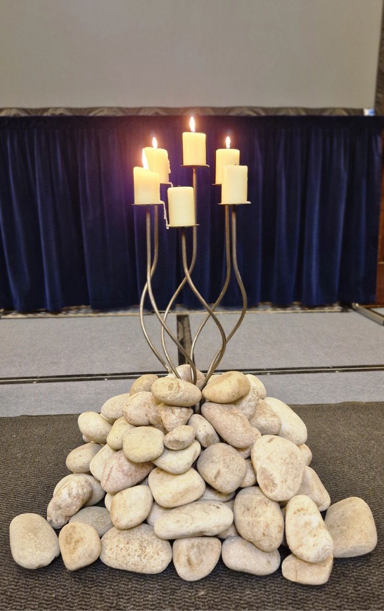 IrenaPolish's tweet photo. It was an honour for our pupils to contribute to the #HMD2025 service at #HULL Guildhall, which marked the 80th anniversary of the liberation of Auschwitz. We joined with @HullLordMayor, @ERLieutenancy, @HullMinster, and others to reflect, remember, and act #ForABetterFuture 💜 https://t.co/yoYuvCIa4g