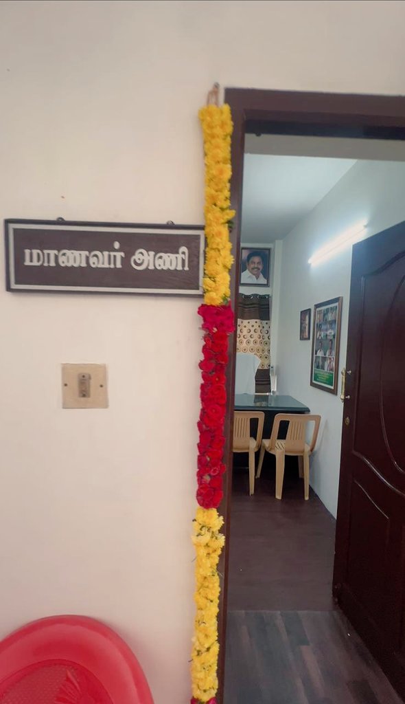 SingaiGR's tweet photo. மாண்புமிகு எதிர்க்கட்சித் தலைவர், கழகப் பொதுச் செயலாளர், புரட்சித்தமிழர் அண்ணன் @EPSTamilNadu அவர்களின் ஆணைக்கிணங்க, MGR மாளிகையில், 2ஆம் தளத்தில், புதுப்பிக்கப்பட்ட கழக மாணவர் அணி @AdmkStudentWing அலுவலகம்! 

வெற்றியை நோக்கிய பயணத்திற்கான துவக்கம்! https://t.co/icQZ5Pynow