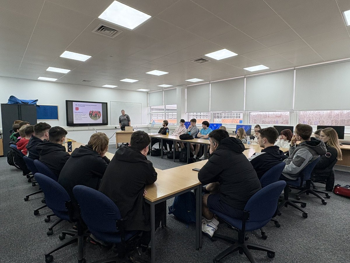 Laura Burns tweet media