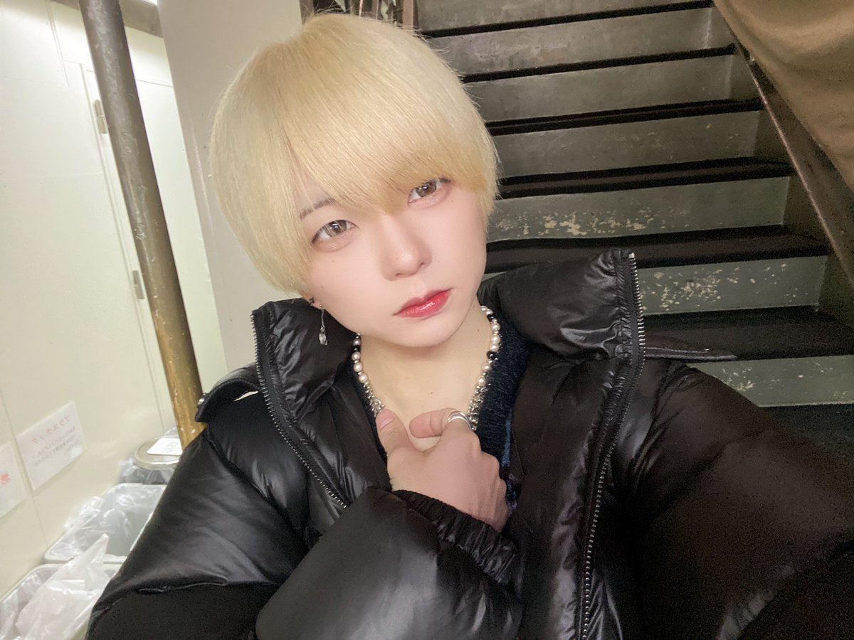 yametayo_osake's tweet photo. 顔小さいんだぁ〜(^-^) https://t.co/8vjfTtuuhR