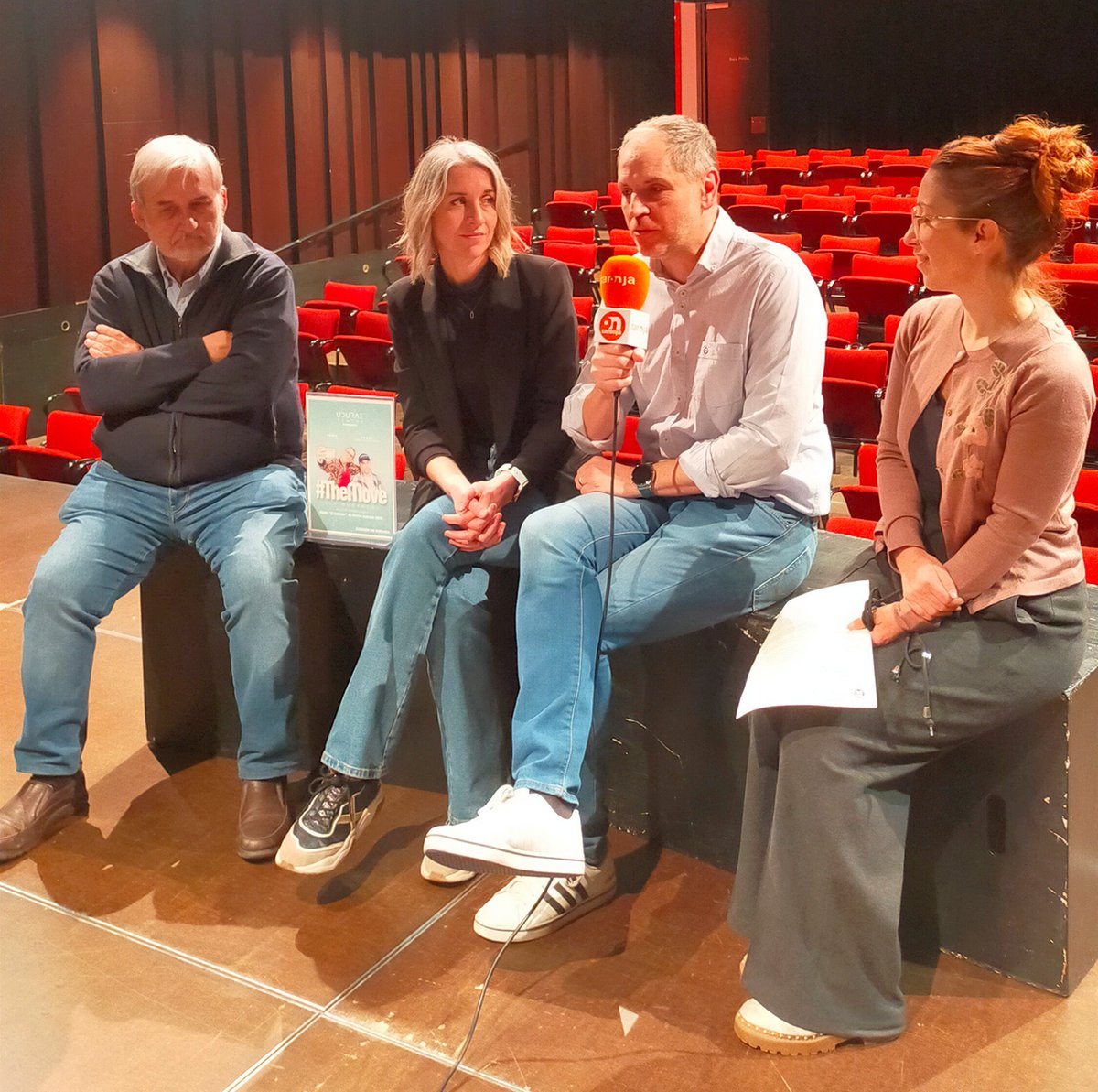 Kursaalmanresa's tweet photo. 🔊Avui hem presentat '#TheMove (la mudança)' del cardoní Jordi Santasusagna, l’obra guanyadora del 6è premi El Galliner de textos teatrals -inclòs dins del Premi Lacetània-.

🗓️S'estrenarà el 4 de març al Kursaal!

🎟️Entrades a la venda a partir de demà
https://t.co/cjEERUkGpT https://t.co/KxzvycnvTa