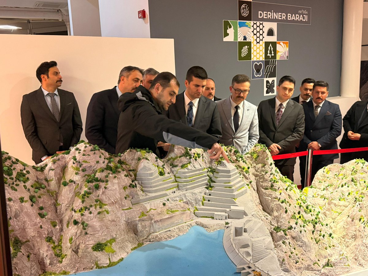 alparslancakr08's tweet photo. Ülkü Ocakları Genel Başkanımız Sayın Ahmet Yiğit Yıldırım, 
MHP Artvin İl Başkanımız Serdar Kılınç ve Merkez İlçe Başkanımız Okan Alkan ile beraber Artvin’de bulunan barajların maketlerinin bulunduğu Artvin Deriner Barajı Ziyaretçi Merkezini ziyaret ettik.
@ayyildirim1 https://t.co/ljP7ia4BMT