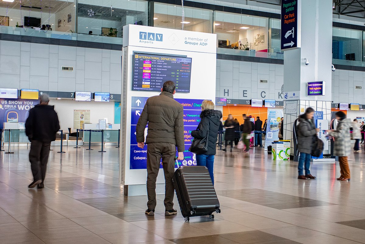 skopjeairport's tweet photo. Arriving early and on time can make all the difference! 
⏰ Aim to arrive at least 2 hours before your flight at #SkopjeInternationalAirport. 

#TravelTipMonday #TimeSaver #PassengerTipsAndInfo https://t.co/GuZ6str40q