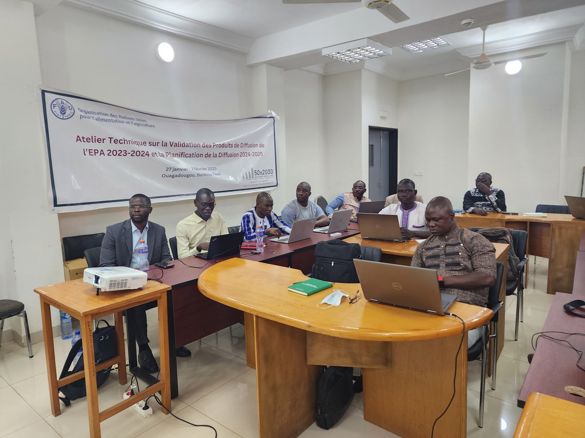 FAOBurkinaFaso's tweet image. 🚜🌍 L'initiative #50x2030 en action au 🇧🇫 ! Un atelier technique se déroule à Ouaga (27/01 au 7/02 2025) pour valider les produits de diffusion de l’EPA 2023-2024 et planifier la diffusion de l'EPA 2024-2025. 
Des données au service des politiques agricoles! 
📊#Data4Development