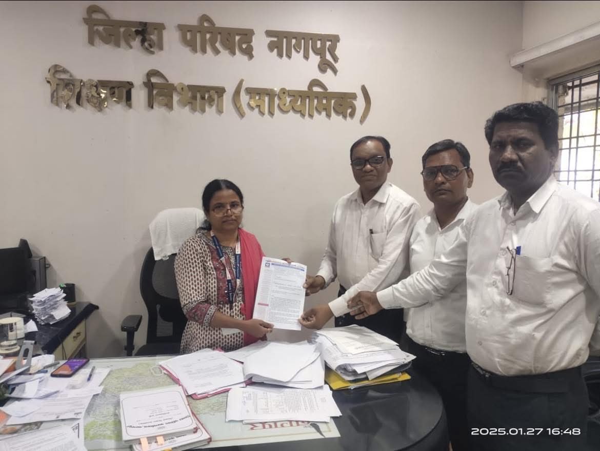 GAJANANWAHANE2's tweet image. #RMBKS प्प्रोफेसर टीचर एंड नॉन टीचिंग #PROTAN तरफ़े 
१०वी १२ वी बोर्ड परीक्षा केंद्र संचालक व पर्यवेक्षक अदलाबदल करण्याचे परिपत्रक तत्काल रद्द करण्यासाठी एजुकेशन ऑफ़िसर माध्य.#नागपुर 
मा.रोहिणी कुंभार निवेदन
राजेंद्र धवले सर प्रो उमेश जनबंधु सर गजानन वाहने सर@dadajibhuse