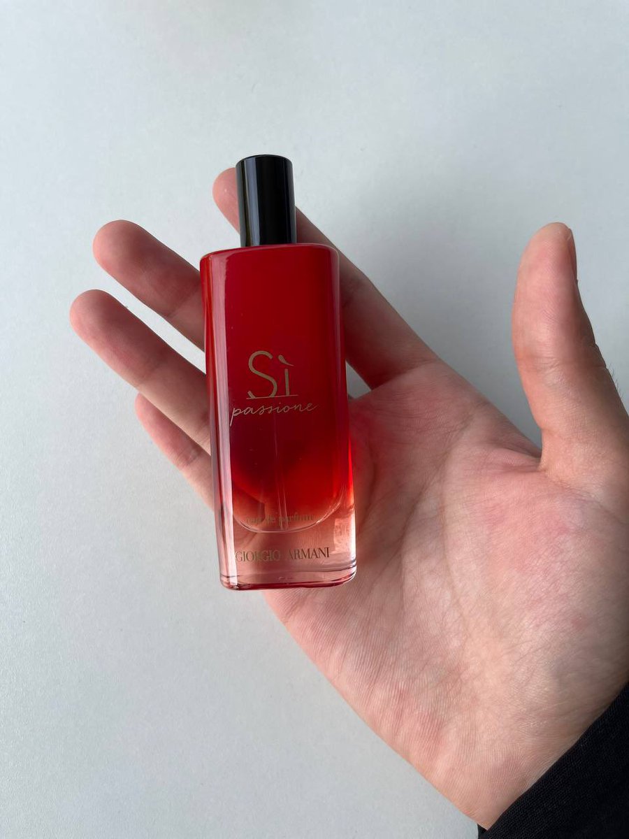 kyumadethings's tweet photo. my TOP 3 current perfume.

paradise wara - SO GOODD!! spray sekali pun dah cukup harum semerbak, tahan lama 

hi hey gonhsnon - bau bedak baby, sangat soft😭🫶🏻 

giorgio armani - harga keras sikit but worthyy, bau tak menyengat buat sakit hidung https://t.co/KN3jg4Yv2k