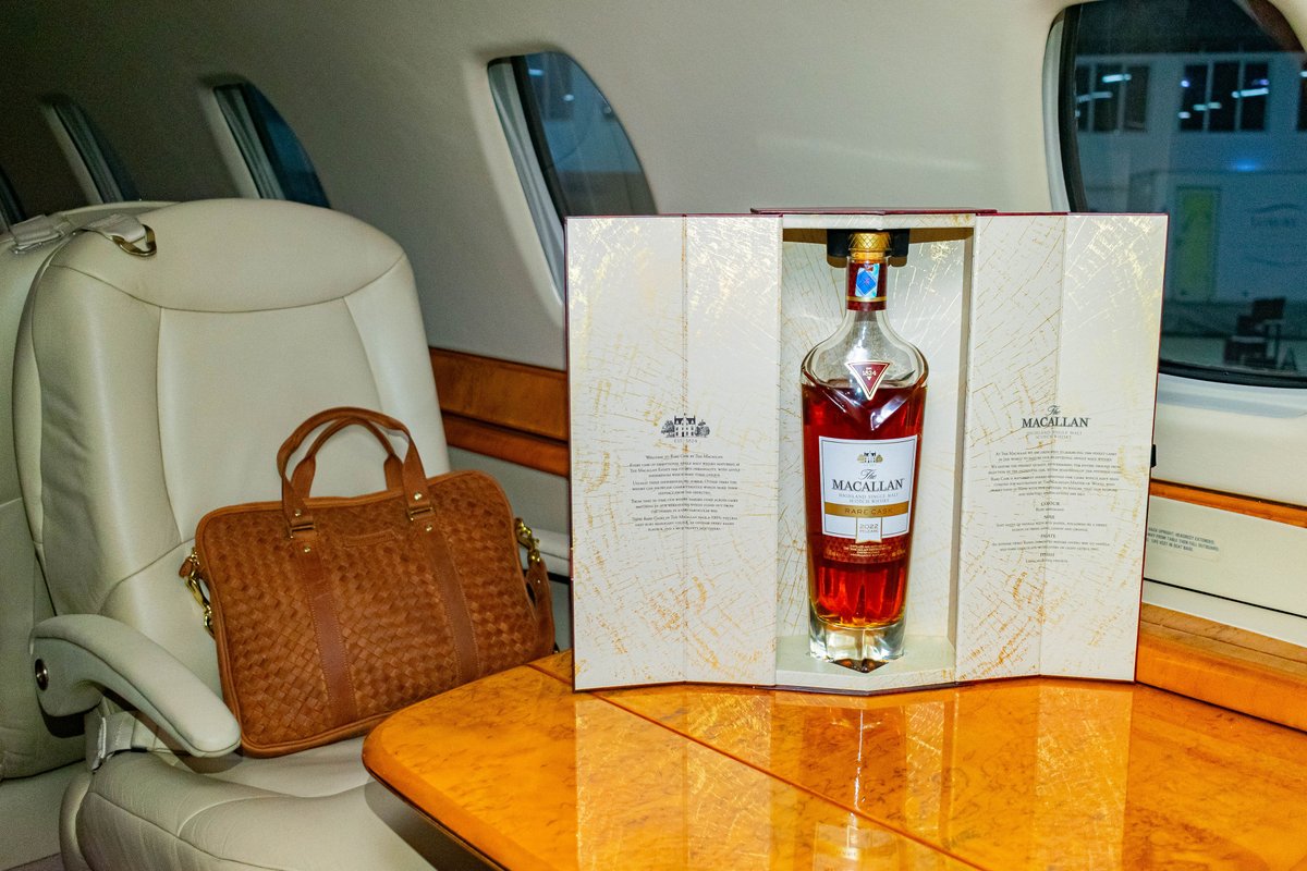 SandstormKenya's tweet image. A perfect blend of sophistication &amp;amp; practicality. Shop our woven pili folio bag today!
ke.sandstormkenya.com/products/woven…

#PullUpLeather #BagGoals #OrganizedStyle #PiliFolioBag #SandstormKenya