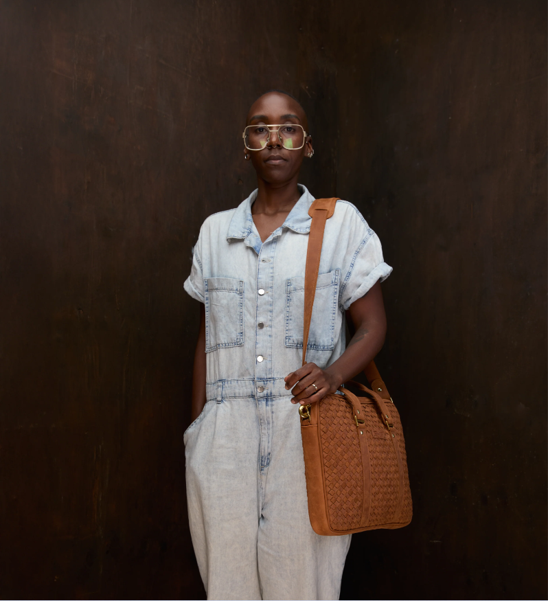 SandstormKenya's tweet image. A perfect blend of sophistication &amp;amp; practicality. Shop our woven pili folio bag today!
ke.sandstormkenya.com/products/woven…

#PullUpLeather #BagGoals #OrganizedStyle #PiliFolioBag #SandstormKenya