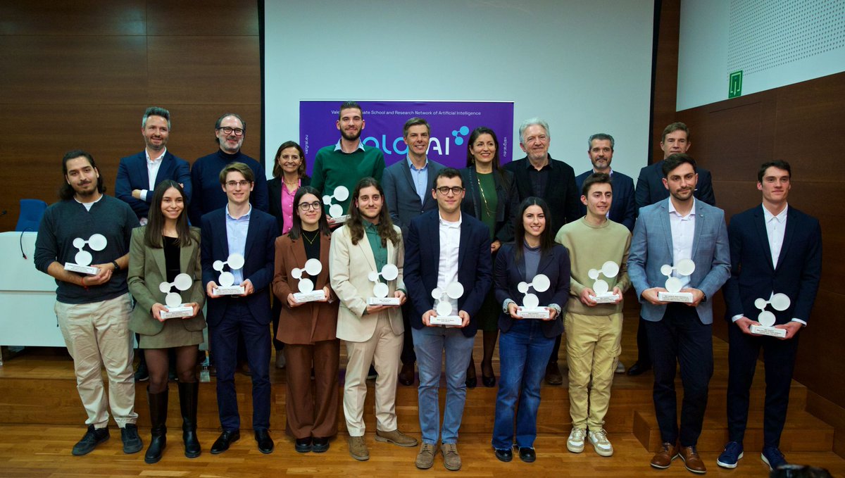 BDSLab_UPV's tweet image. 🥳Estamos de celebración🥳
Nuestra compañera @_mariagm___ ha sido galardonada como Mejor Expediente-Máster Ciencia de Datos de la @UV_EG en los II Premios @fvalgrai de Inteligencia Artificial celebrados en la @UA_Universidad 
🏆💪¡Enhorabuena!
📰➡️s.mtrbio.com/dadtetxiet
#IA