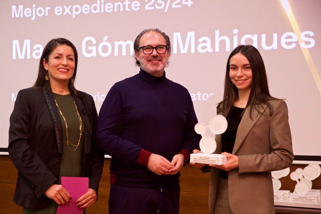 BDSLab_UPV's tweet image. 🥳Estamos de celebración🥳
Nuestra compañera @_mariagm___ ha sido galardonada como Mejor Expediente-Máster Ciencia de Datos de la @UV_EG en los II Premios @fvalgrai de Inteligencia Artificial celebrados en la @UA_Universidad 
🏆💪¡Enhorabuena!
📰➡️s.mtrbio.com/dadtetxiet
#IA