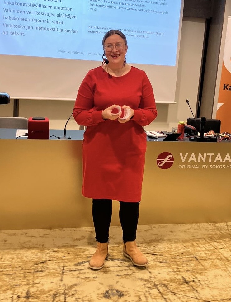 Miten Leader-ryhmät voisivat käyttää tekoälyä viestinnässä? Tähän ja moneen muuhun asiaan pureuduimme Leaderien viestintäleirillä Vantaalla viime viikolla.

Suuri kiitos osallistujille! Erinomaisia kysymyksiä, oivaltavia ajatuksia ja loistava tunnelma ❤️

<a href="/suomenkylat/">Suomen Kylät ry</a> 
#Tekoäly