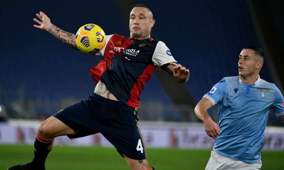 sbrindellato's tweet photo. La prossima foto che metterà il corriere di trigoria per il caso naiggolan https://t.co/uptltb5DVF
