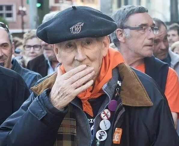 ideiazabaldub's tweet photo. Gaur duela 95 urte jaio zen Portugaleten Periko Solabarria militante iraultzaile nekaezina. 

«Ez badigute amesten uzten, ez diegu lo egiten utziko»

1930 - 2015 | BETIKO ARGIA 🌹 https://t.co/HAbB2hqtzx