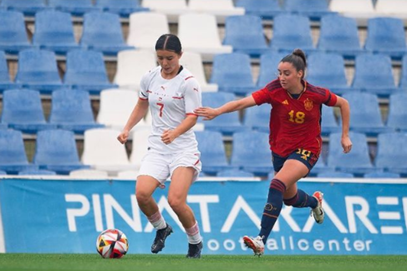 Hoy cumple años <a href="/vickychica_/">vicky</a> 
Juega en el filial desde su llegada a la <a href="/AtletiAcademia/">Atleti Academia</a>  en 2022. Internacional con la selección española sub-19, tiene un guante en su pie izquierdo.
¡¡Felicidades!!
Fotos: <a href="/AtletiFemenino/">Atlético de Madrid Femenino</a> <a href="/Lora099/">Estefania Lora</a>  <a href="/WosoMagazine/">Woso Promises Magazine</a>  <a href="/rfef/">RFEF</a>