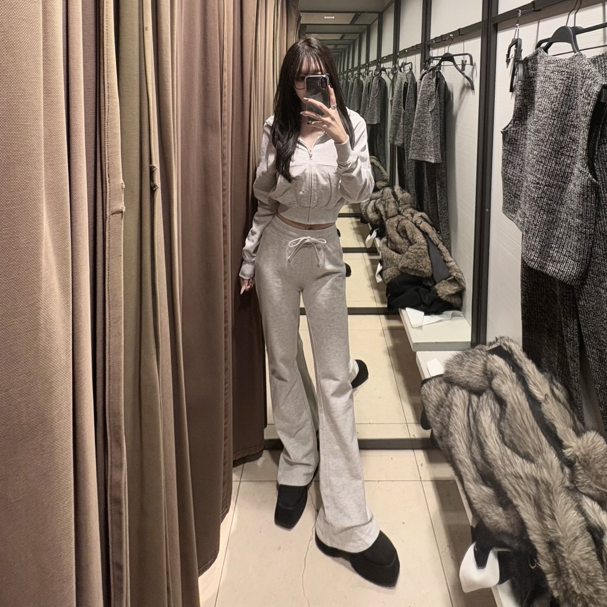 chixxkiss's tweet photo. 今期のZARA、
スウェットのセットアップ
ボトムスがローウエストで
スタイル爆盛れするし何よりも可愛すぎ

そしてワンホンちゃんになれる https://t.co/B1WlT0f4QI