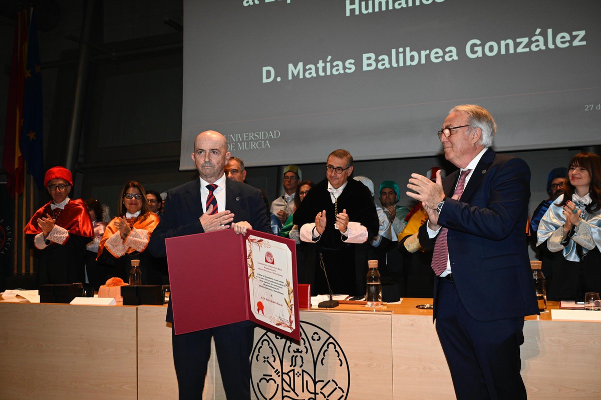 <a href="/JoseLujanRector/">José Luján Alcaraz</a> Matías Balibrea <a href="/MBalibrea/">Matías Balibrea</a> recibe el Premio ‘José Loustau 2024 al Espíritu Universitario y Valores Humanos, máxima distinción del Consejo Social ¡Nuestro más sincero agradecimiento por tu dedicación a la UMU, Matías! #StoTomas25UMU