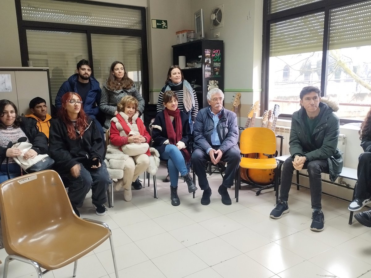 Jóvenes de Pioneros piden a la ministra de juventud más facilidades para acceder a un trabajo: Sira Rego, visitó el 25 de enero, el local de ensayo de Mix-Es Band de Pioneros. Este encuentro comenzó con la interpretación de Latinoamérica, de Calle 13.
fundacionpioneros.org/jovenes-de-pio…