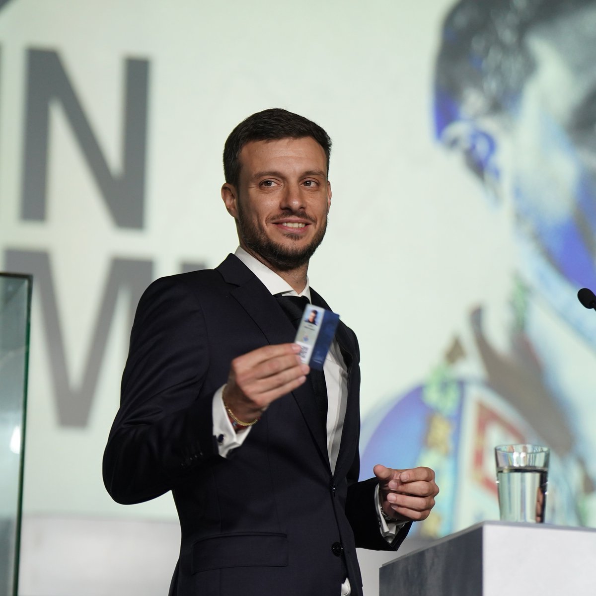 FCPorto's tweet image. Bem-vindo à família, Martín 💙

#AnselmiDragão