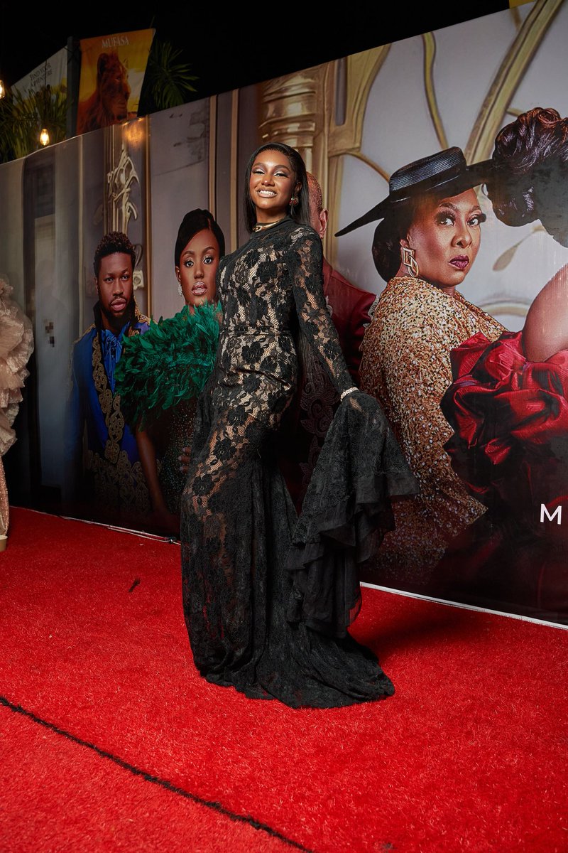 Bas_eet's tweet photo. What's a premiere without some serious star power? Your faves served looks and love at the #SomethingAboutTheBriggs premiere last night. https://t.co/aPAP7HJUG7