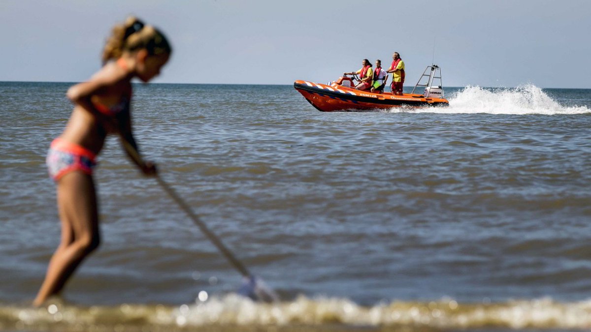 Strandwachten redden twintig levens, één incident kent fatale afloop. Reddingsbrigades komen in 2024 bijna 900 keer in actie noordhollandsdagblad.nl/regio/alkmaar/…
