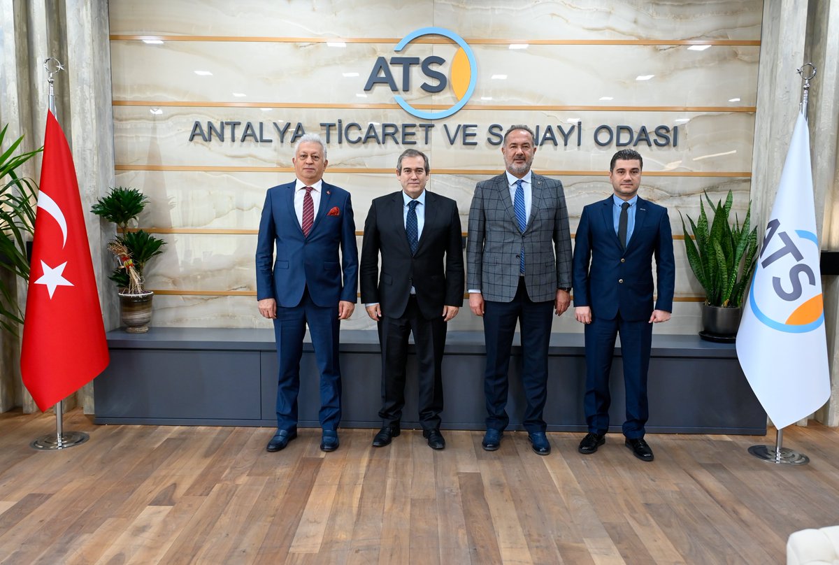 AntalyaTSO's tweet photo. Yönetim Kurulu Başkanımız Yusuf Hacısüleyman, Dış Ekonomik İlişkiler Kurulu (DEİK) İş Konseyi Yürütme Kurulu Üyesi Hüsnü Alp ve CR Seramik Yönetim Kurulu Başkanı Cihan Örnek ile bir araya geldi. Görüşmede, Yönetim Kurulu Başkan Yardımcımız Hakan Pakalın ve Genel Sekreterimiz Av. Aslı Şahin Tekin de hazır bulundu. Toplantıda, DEİK/Türkiye-Özbekistan İş Konseyinin faaliyetleri kapsamında Türkiye ile Özbekistan arasında turizm ve tarım sektörlerinde iş birliği fırsatları değerlendirildi. Bu çerçevede, iş dünyasını bir araya getirecek bir toplantı düzenlenmesi konusu ele alındı. Başkan Yusuf Hacısüleyman, turizm ve tarımın Antalya ekonomisi için kritik öneme sahip iki sektör olduğunu vurgulayarak, Türkiye ile Özbekistan arasında bu alanlarda iş birliği fırsatlarının geliştirilmesine yönelik çalışmalara destek olmaya hazır olduklarını ifade etti.

@YHacisuleyman07 @bogachangoksu @HakanPakalin @MuratTOTOS @eczhaticeoz @huseyinsari_sar @KAPALIYOL @AhmetKasapoglu8 @aozgurkaragoz @behcetulker @aslisahintekin @TOBBiletisim @RHisarciklioglu @deikiletisim