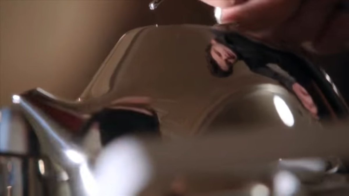 자, 차나 한 잔 하자고. 뭐, 처음 본다고? 그냥 마셔, 뭐 죽을 거 탔겠냐. 아…그렇게 보는 거 보면 이미 마셔 봤구나? 뭐, 마셔서 별 일 없지 않았냐, 너도 마셔. 
❤️➡️💬