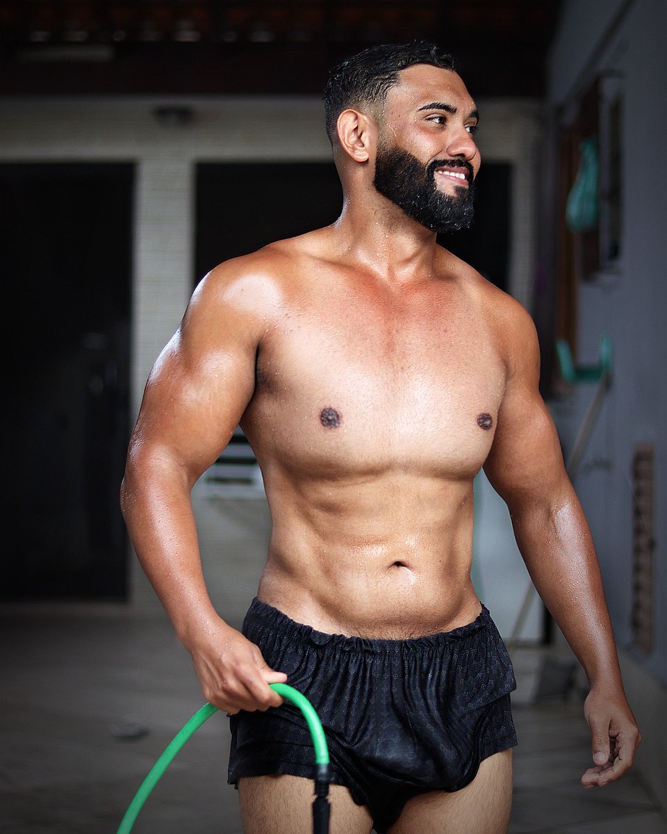 oluhangelo's tweet photo. Que calor é esse?🔥🥵

#barbudos #parrudos #gay #muscleart #sexymen #sexgay #barba https://t.co/m8Cxlzd1Bq