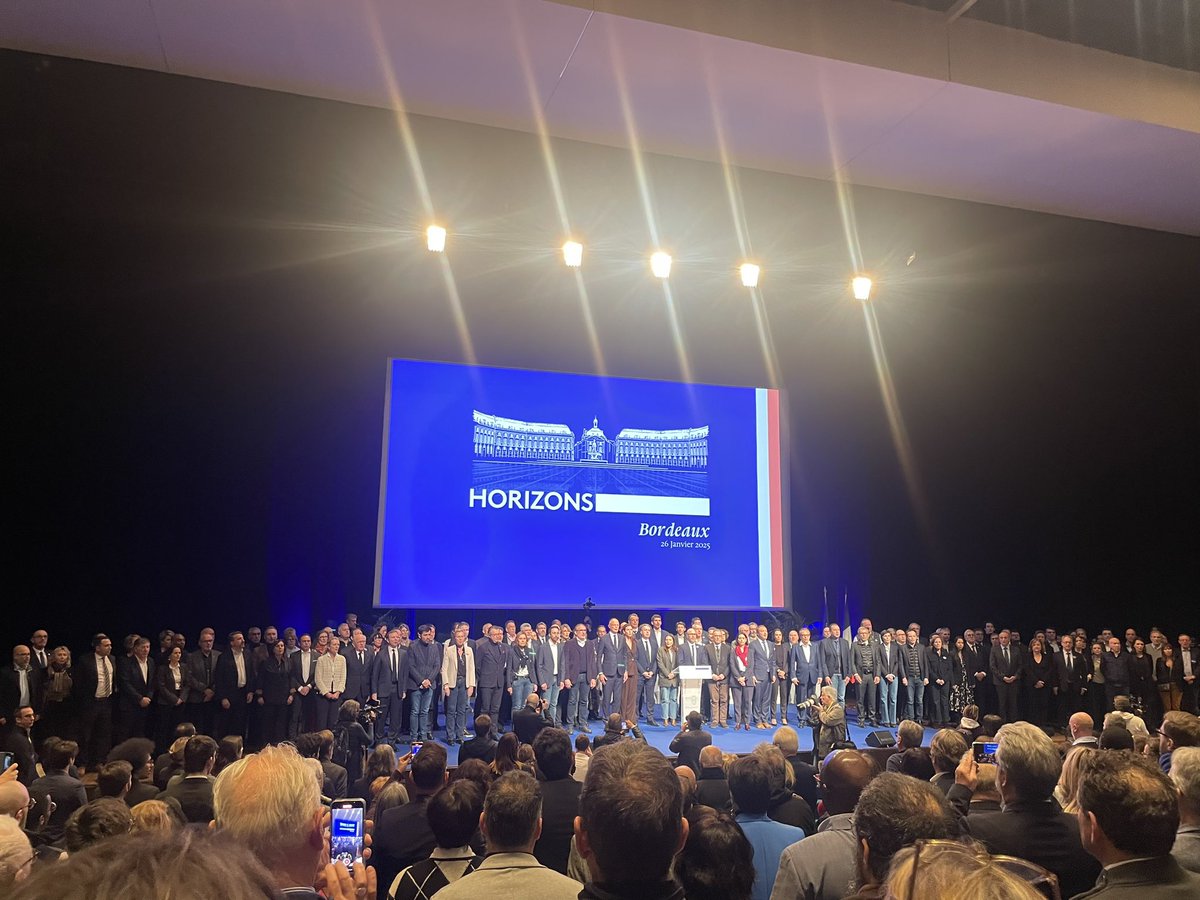 Le comité du parti Horizons de Toulouse en force au congrès inter-régional chez nos voisins, à Bordeaux ! Un moment de rencontre, d'échanges et de construction collective pour un avenir commun. Ensemble, faisons avancer nos idées ! 🌊