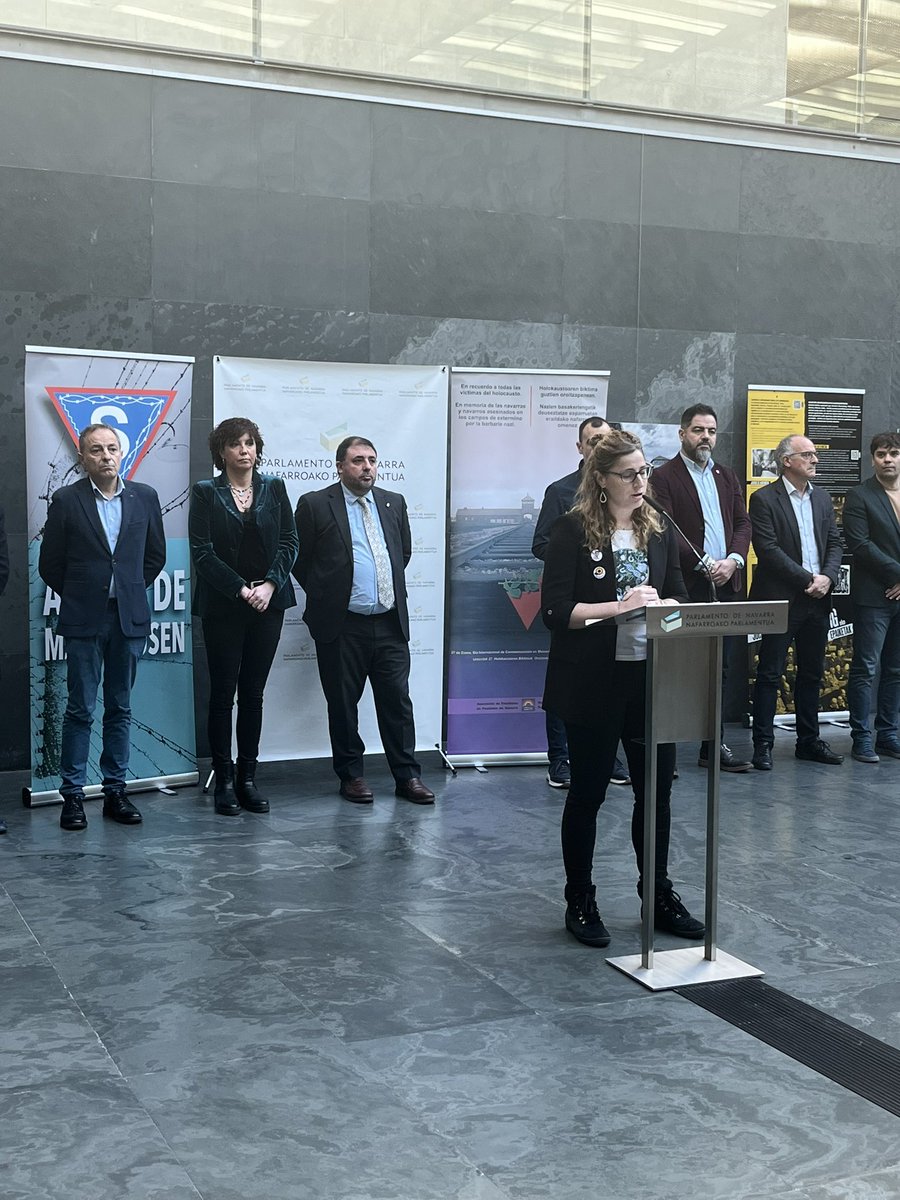 PSNPSOE's tweet photo. Asistimos a la inauguración de la exposición "En memoria de las Víctimas del Holocausto" en el Parlamento de Navarra.
En el 80 aniversario de la liberación de Auschwitz, hoy más que nunca contra el odio y la intolerancia. 🕯️
#NuncaMás #Holocausto #MemoriaHistórica https://t.co/5R9Ofe1ZnK