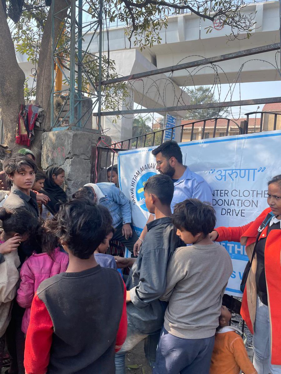 sonalgoelias's tweet photo. In many corners of the world, darkness lingers where no helping hand reaches.
But together, we can change that! ✨
#SarvaHitam Manav Seva Sansthan, through #ProjectAruna , brought hope to Taimoor Nagar, Delhi, by distributing donated clothes to those in need. The warmth of generosity and love has now embraced the right hearts 💕
Let's stand together to build a kinder world! 🌍✨
Support their mission by donating or volunteering—because every small effort creates a big impact 🙏🏻🙌
#ProjectAruna #SarvaHitam #SpreadingKindness #DonateForGood