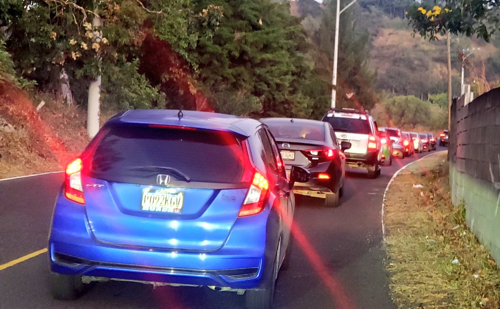 SantosDalia's tweet photo. #TraficoVN lento en la ruta del puente la Prosperidad hacia el #Bucaro #Mezquital y #Cenma agentes coordinan carriles reversibles. https://t.co/ZS3bw6i9Og