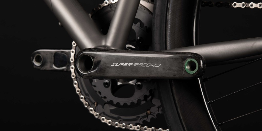 JLaverackTi's tweet photo. The R J.ACK AM64 - where innovative 3D printed technology meets timeless design to create a lightweight, sleek and cable free super bike.

#JLaverack #AM64 #RJACK #3Dprinting #BespokeBike  #Innovation https://t.co/7EoZjJigvr