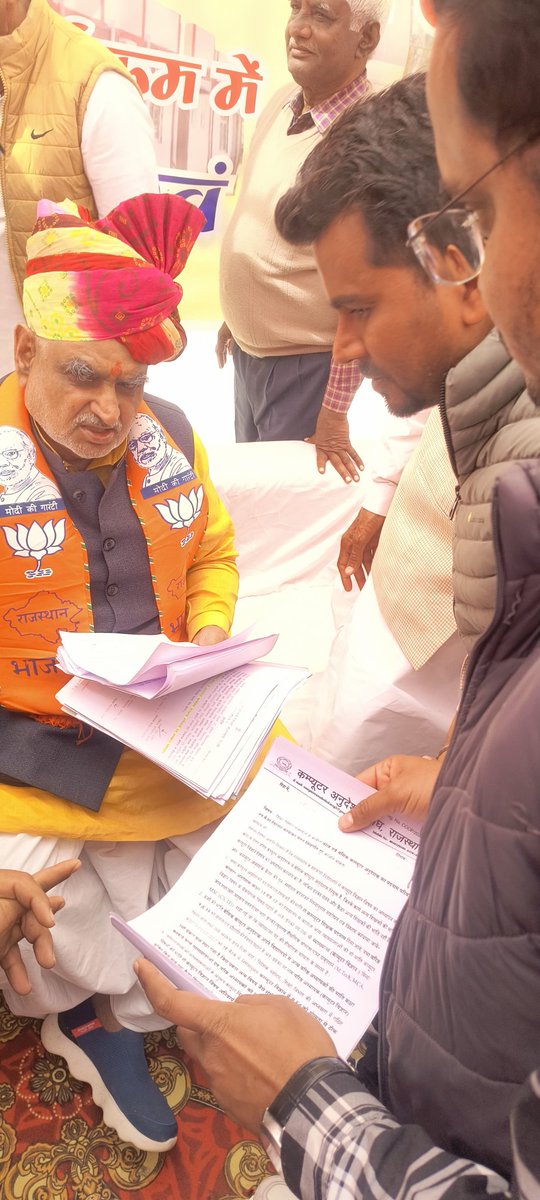 PathakBCI's tweet photo. #अभियान को आगे बढ़ाते हुए🚩
ज्ञापन 22/200

#आज सोजत की कार्यकारिणी टीम द्वारा राजस्थान स्वायत विभाग मंत्री #झाबर_सिंह_खर्रा जी को कंप्यूटर अनुदेशक के वेतन विसंगतियों से संबंधित ज्ञापन दिया गय
वेतन विसंगतियां एवं केडर सुधार के लिए ज्ञापन दिया गया।
@officialkharra
  @madandilawar https://t.co/9UDMcgbZqf