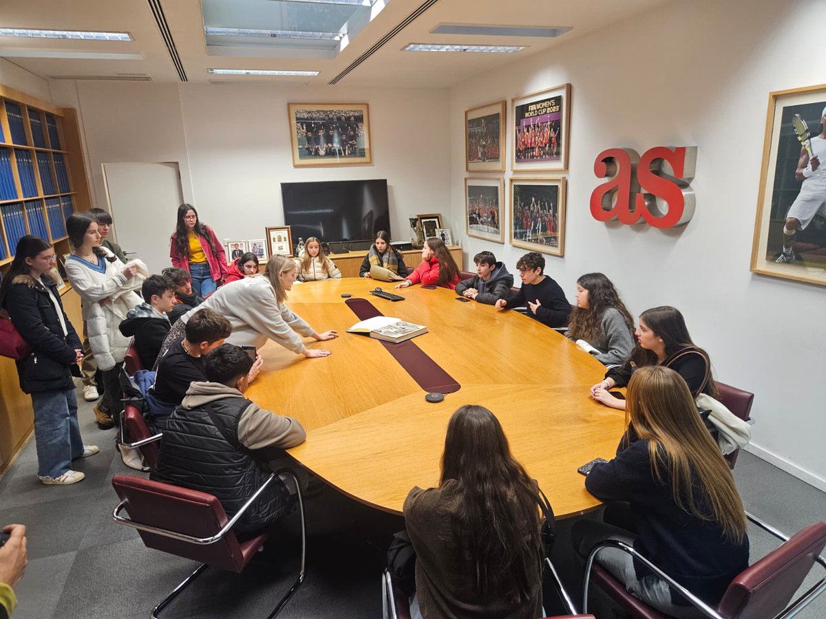 lfigrancanaria's tweet photo. Tras su paso por Madrid, nuestros alumnos regresaron con su diploma tras participar en las jornadas de formación de jóvenes reporteros 2025.

Nous étudiants sont revenus avec leur diplôme après avoir participé aux journées de formation pour jeunes journalistes 2025. https://t.co/f0T41PUsAF