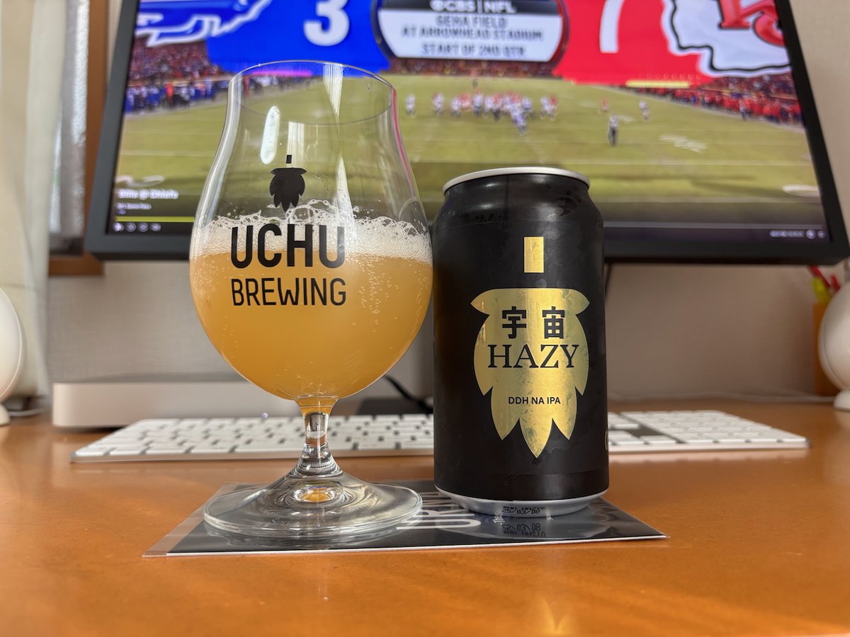 cpacisaconj's tweet image. #NFL #NFLPlayoffs #BUFvsKC 配信鑑賞中に頂いた #山梨 #uchubrewingjapan #uchubrewing #うちゅうブルーイング #ノンアルコールビール #宇宙Hazy - 以前飲んだ透明な"Hop Water"とは違うビールっぽい見た目に😲。そして開栓+口に含むとこれまで飲んたうちゅうビールに感じるホップ感あって再び😲。